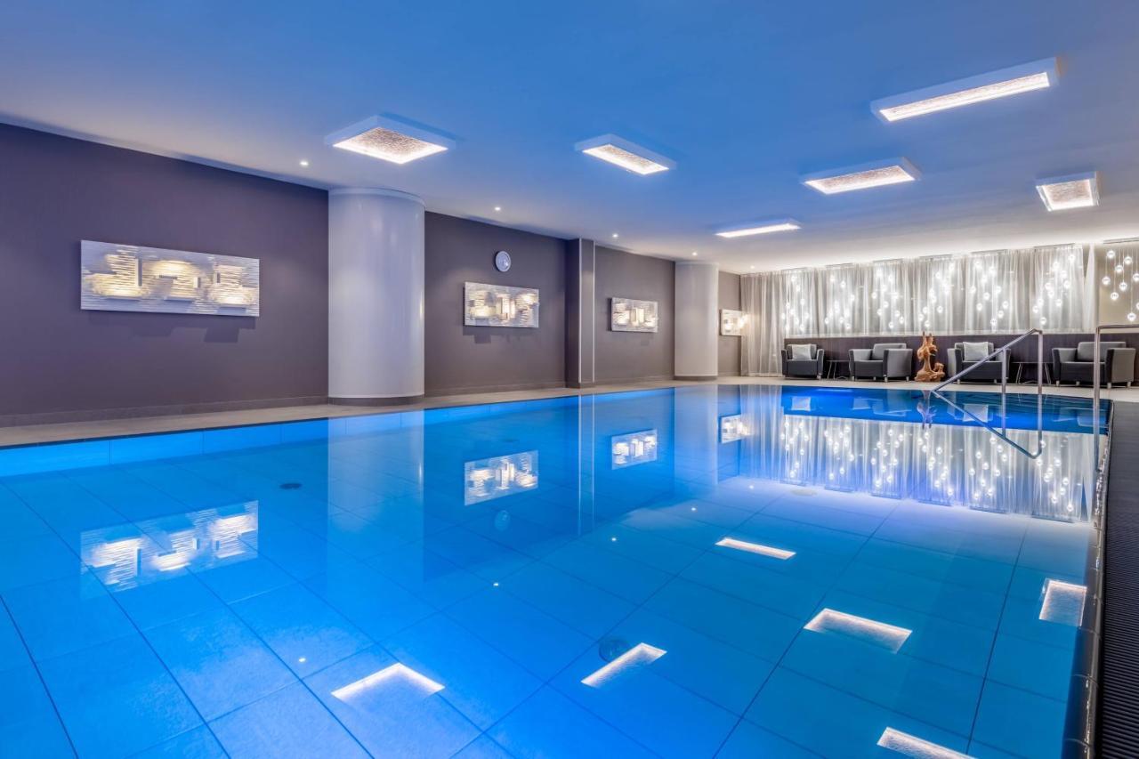 ウィーン マリオット ホテル エクステリア 写真 The pool at the Mandarin Oriental, Munich