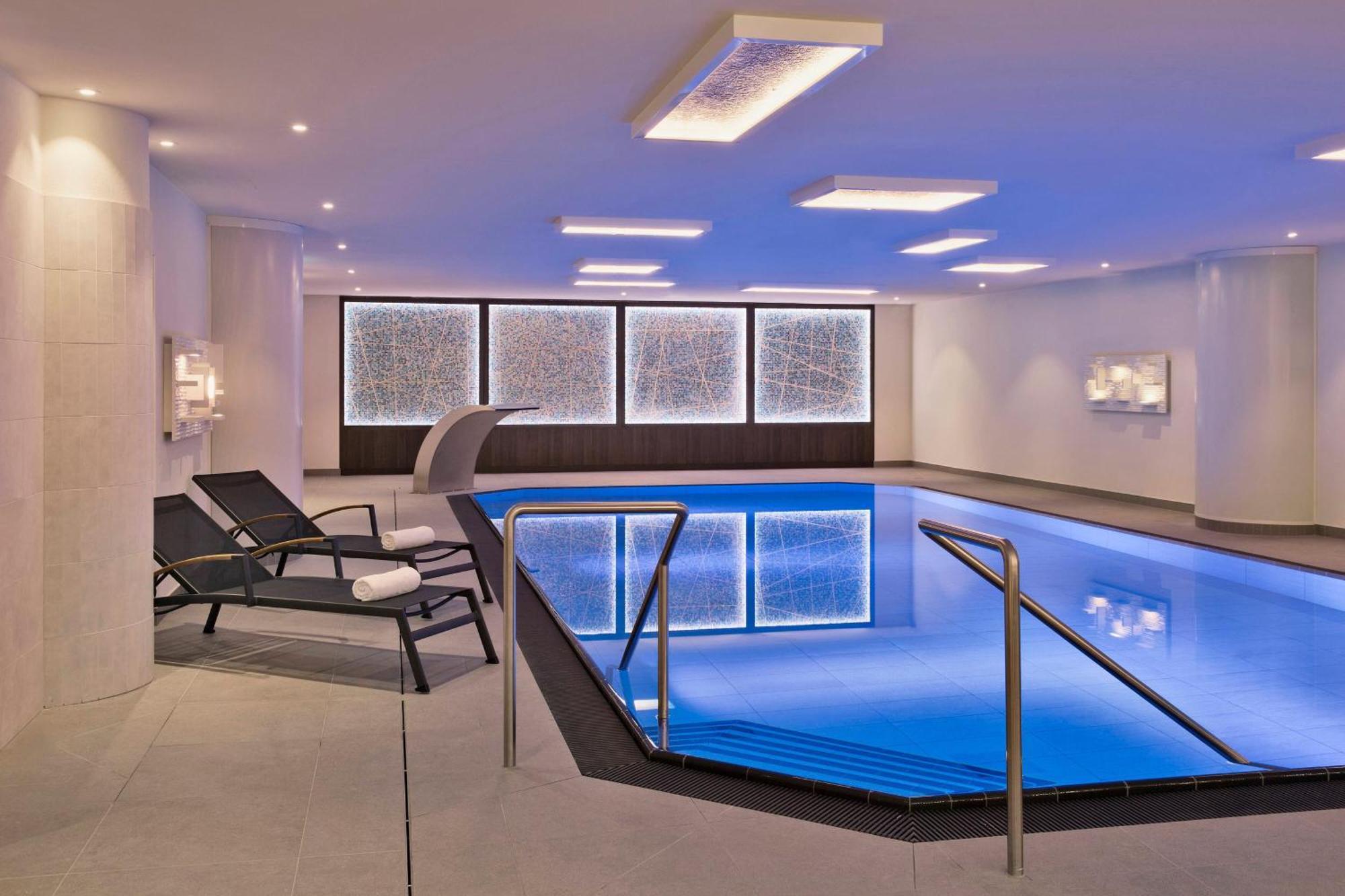 ウィーン マリオット ホテル エクステリア 写真 The pool at the Mandarin Oriental Munich