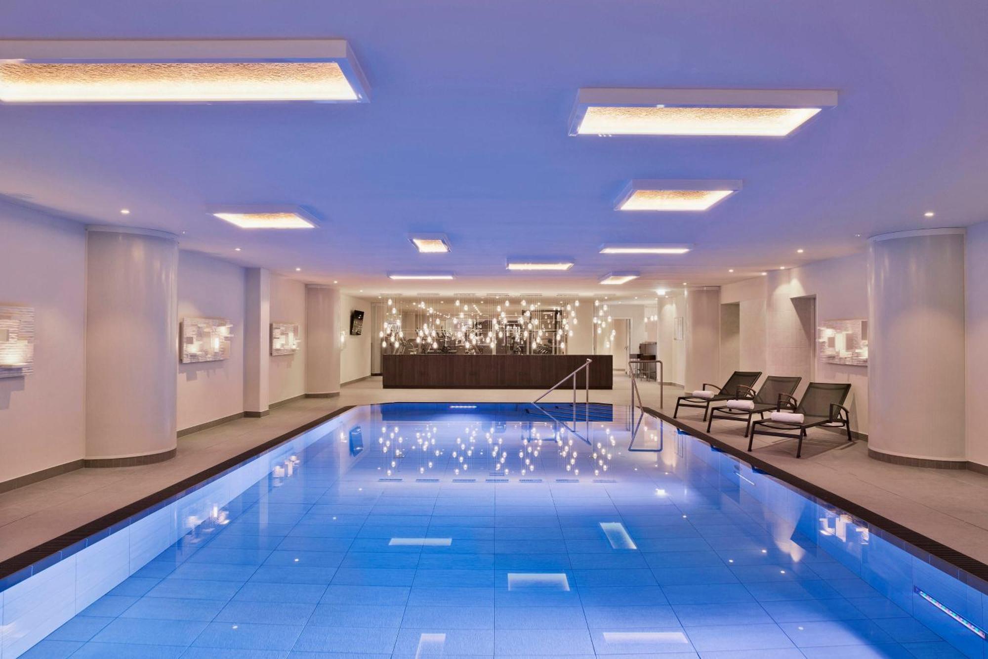 ウィーン マリオット ホテル エクステリア 写真 The pool at the Mandarin Oriental, Munich